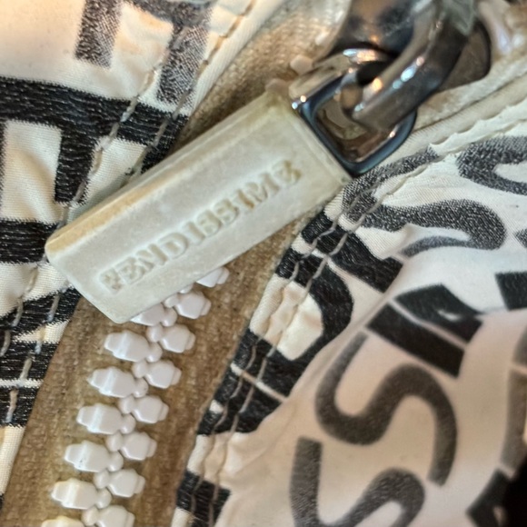 ✨FENDI FENDISSIME Accessori Made in Italy Vintage Shoulder Bag Authentic - Picture 7 of 16